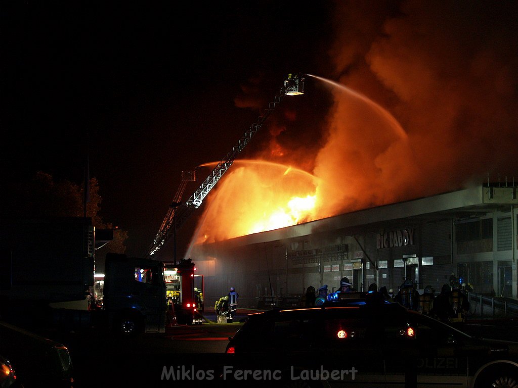Grossbrand Halle auf dem Grossmarkt Koeln P525.JPG
